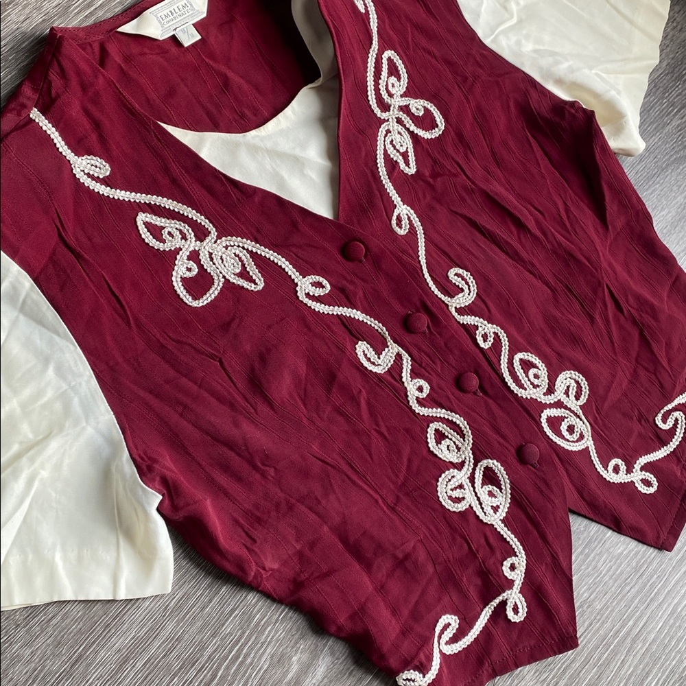 SOLD ❣️Vintage 80s Embroidered Burgundy Western Style Button-Front Vest - Picture 2 of 4